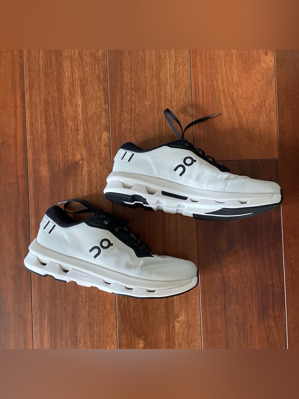 On Cloud Cloudzone running shoes size US 8.5 (EU 40)